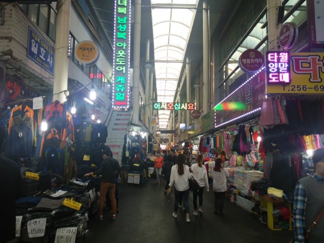 西門市場内の風景